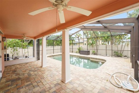 House in Gulfport, Florida 4 bedrooms, 190.08 sq.m. № 1802364 - photo 24