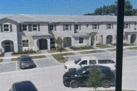 Touwnhouse à louer à Homestead, Floride: 3 chambres, 129.41 m2 № 1878766 - photo 3
