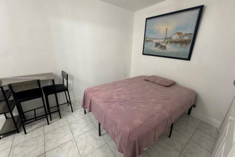 Снять в аренду коммерческую недвижимость в Майами, Флорида 115.2м2, № 1967004 - фото 3