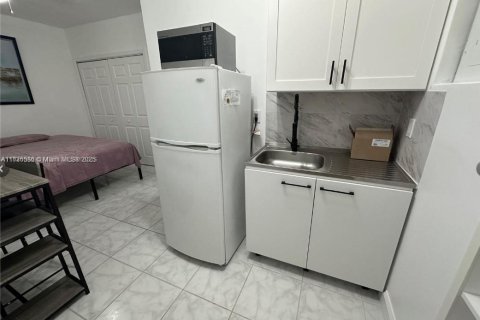 Снять в аренду коммерческую недвижимость в Майами, Флорида 115.2м2, № 1967004 - фото 1