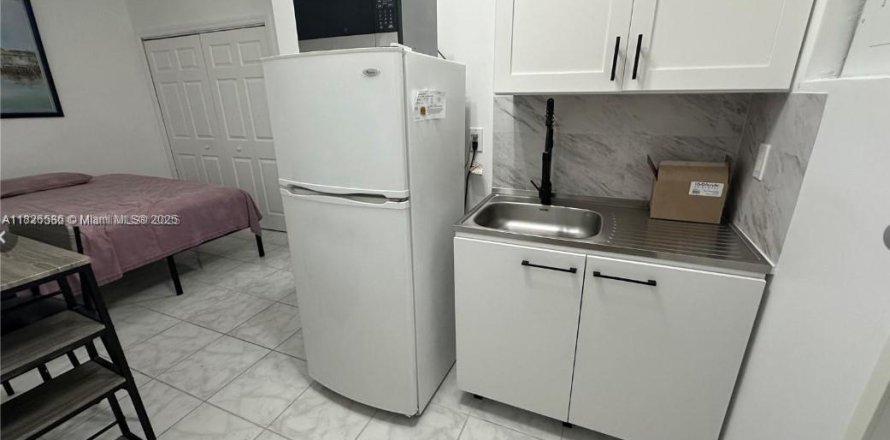 Коммерческая недвижимость в Майами, Флорида 115.2м2 № 1967004