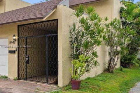 Снять в аренду коммерческую недвижимость в Майами, Флорида 115.2м2, № 1967004 - фото 7