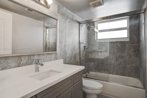 Condominio en venta en Miami, Florida, 2 dormitorios, 102.66 m2 № 1783741 - foto 13