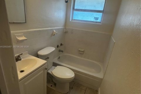 Снять в аренду виллу или дом в Майами, Флорида 2 спальни, 102.56м2, № 2067842 - фото 13