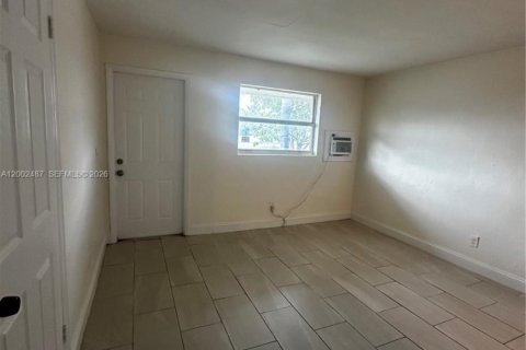 Снять в аренду виллу или дом в Майами, Флорида 2 спальни, 102.56м2, № 2067842 - фото 4