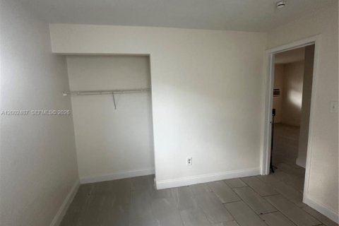 Снять в аренду виллу или дом в Майами, Флорида 2 спальни, 102.56м2, № 2067842 - фото 9