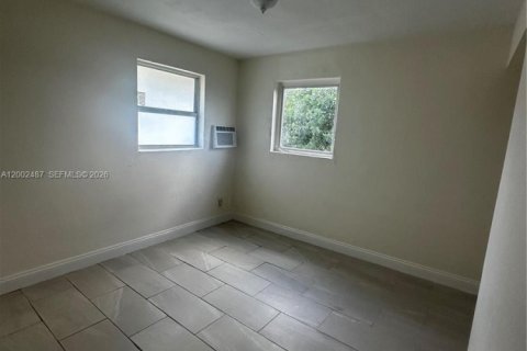 Снять в аренду виллу или дом в Майами, Флорида 2 спальни, 102.56м2, № 2067842 - фото 7