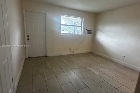 Снять в аренду виллу или дом в Майами, Флорида 2 спальни, 102.56м2, № 2067842 - фото 5