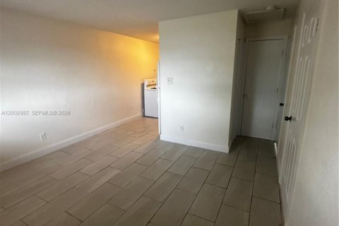 Снять в аренду виллу или дом в Майами, Флорида 2 спальни, 102.56м2, № 2067842 - фото 15