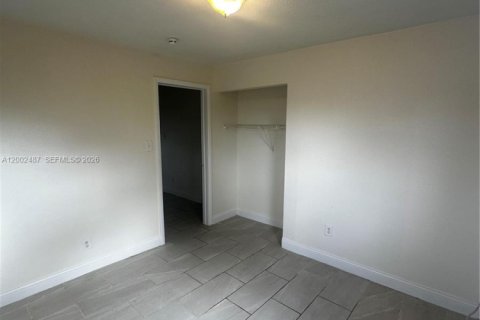 Снять в аренду виллу или дом в Майами, Флорида 2 спальни, 102.56м2, № 2067842 - фото 3