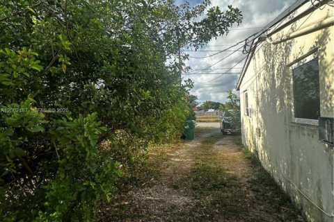 Снять в аренду виллу или дом в Майами, Флорида 2 спальни, 102.56м2, № 2067842 - фото 23