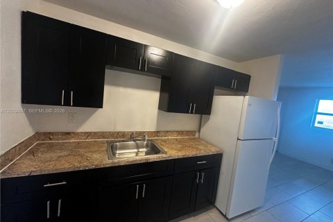 Снять в аренду виллу или дом в Майами, Флорида 2 спальни, 102.56м2, № 2067842 - фото 17