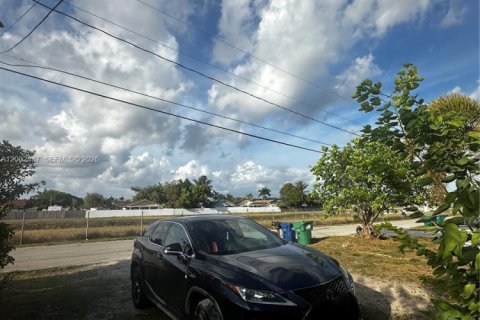 Снять в аренду виллу или дом в Майами, Флорида 2 спальни, 102.56м2, № 2067842 - фото 24