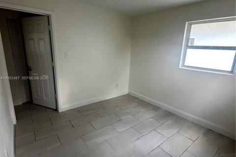 Снять в аренду виллу или дом в Майами, Флорида 2 спальни, 102.56м2, № 2067842 - фото 10