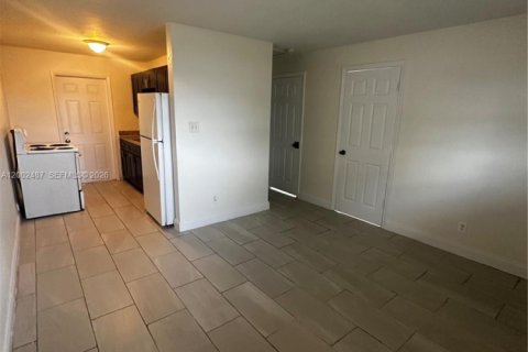 Снять в аренду виллу или дом в Майами, Флорида 2 спальни, 102.56м2, № 2067842 - фото 16