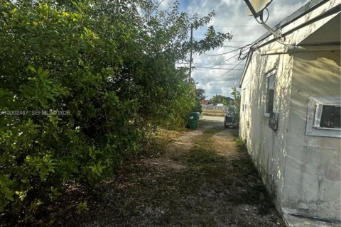 Снять в аренду виллу или дом в Майами, Флорида 2 спальни, 102.56м2, № 2067842 - фото 22