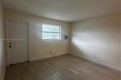 Снять в аренду виллу или дом в Майами, Флорида 2 спальни, 102.56м2, № 2067842 - фото 6