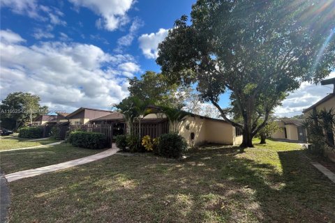 Купить виллу или дом в Холливуд, Флорида 2 спальни, 136.57м2, № 2006727 - фото 1