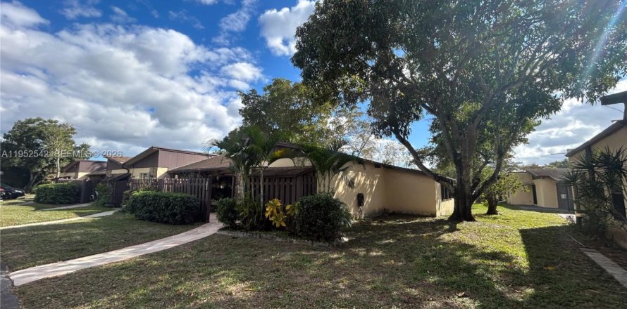 Дом в Холливуд, Флорида 2 спальни, 136.57м2 № 2006727