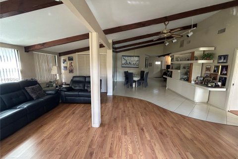 Купить виллу или дом в Холливуд, Флорида 2 спальни, 136.57м2, № 2006727 - фото 9