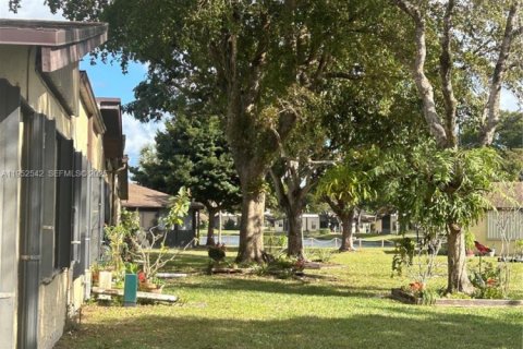 Купить виллу или дом в Холливуд, Флорида 2 спальни, 136.57м2, № 2006727 - фото 12