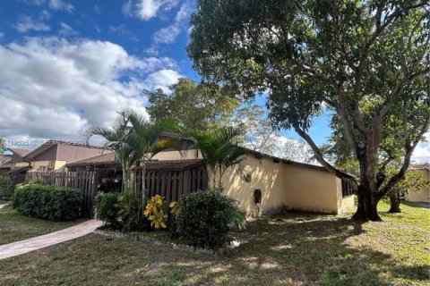 Купить виллу или дом в Холливуд, Флорида 2 спальни, 136.57м2, № 2006727 - фото 17