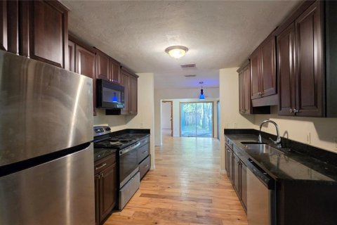 Villa ou maison à louer à Gainesville, Floride: 4 chambres, 171.03 m2 № 2423717 - photo 4