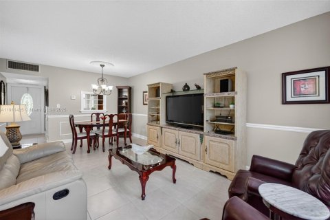 Condominio en venta en Lauderdale Lakes, Florida, 1 dormitorio, 63.55 m2 № 1969037 - foto 11