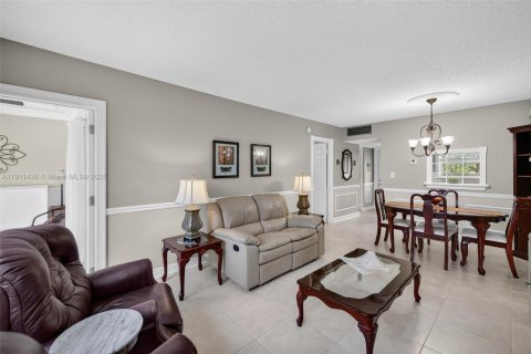 Condominio en venta en Lauderdale Lakes, Florida, 1 dormitorio, 63.55 m2 № 1969037 - foto 10