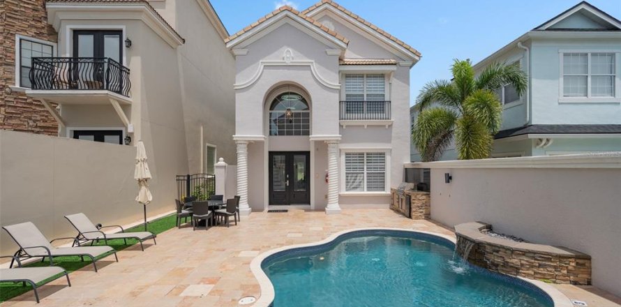 Casa en Four Corners, Florida 5 dormitorios, 257.8 m2 № 1913365