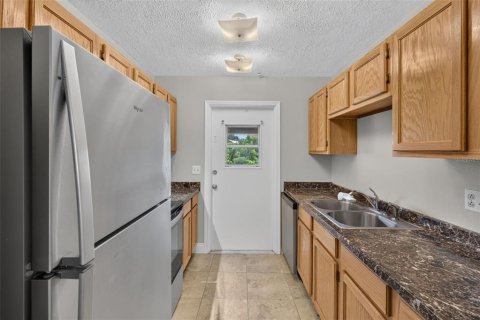 Condominio en alquiler en Edgewood, Florida, 2 dormitorios, 92.34 m2 № 2284753 - foto 21