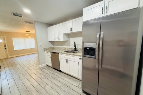 Casa en alquiler en Tampa, Florida, 4 dormitorios, 148.27 m2 № 2104986 - foto 5