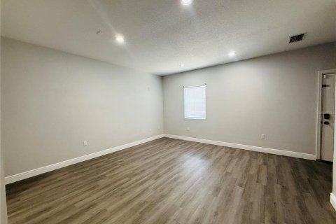 Casa en alquiler en Tampa, Florida, 4 dormitorios, 148.27 m2 № 2104986 - foto 13