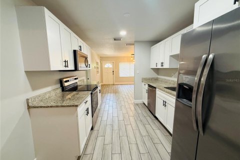 Casa en alquiler en Tampa, Florida, 4 dormitorios, 148.27 m2 № 2104986 - foto 7