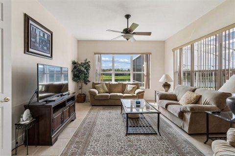 Villa ou maison à vendre à Kissimmee, Floride: 3 chambres, 227.98 m2 № 2110641 - photo 13