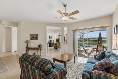 Villa ou maison à vendre à Kissimmee, Floride: 3 chambres, 227.98 m2 № 2110641 - photo 6