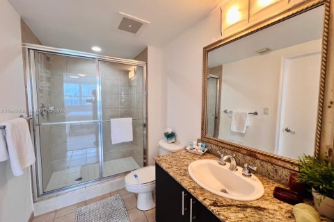 Condo in Aventura, Florida, 2 bedrooms  № 2002666 - photo 12