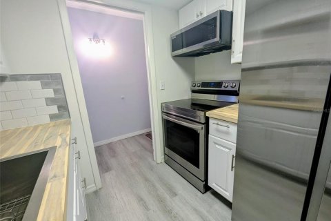 Condo in Fort Myers, Florida, 1 bedroom  № 2097187 - photo 5