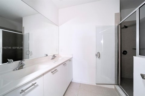 Adosado en venta en Miami, Florida, 4 dormitorios, 169.08 m2 № 1985992 - foto 21