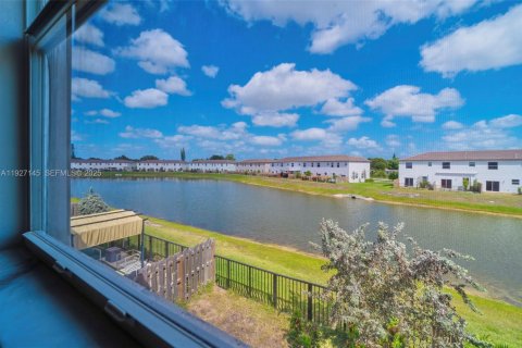 Adosado en venta en Miami, Florida, 4 dormitorios, 169.08 m2 № 1985992 - foto 3