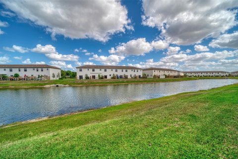 Adosado en venta en Miami, Florida, 4 dormitorios, 169.08 m2 № 1985992 - foto 4