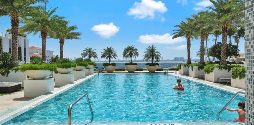 Condo à Miami, Floride, 3 chambres № 1958213