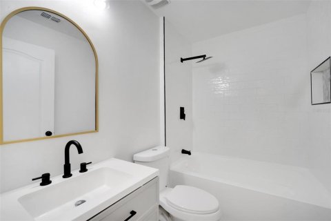 House in Lakeland, Florida 4 bedrooms, 147.16 sq.m. № 1912801 - photo 13