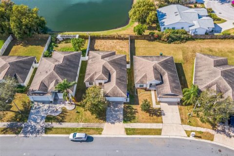 House in Lakeland, Florida 4 bedrooms, 147.16 sq.m. № 1912801 - photo 1