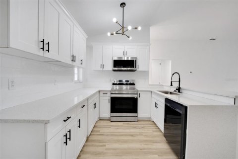 House in Lakeland, Florida 4 bedrooms, 147.16 sq.m. № 1912801 - photo 4