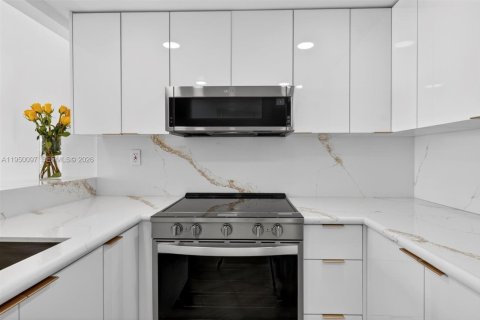 Снять в аренду кондоминиум в Майами, Флорида 1 спальня, 64.1м2, № 2005747 - фото 6