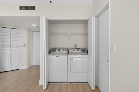 Снять в аренду кондоминиум в Майами, Флорида 1 спальня, 64.1м2, № 2005747 - фото 18