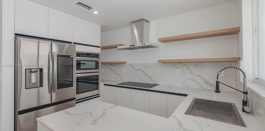 Таунхаус в Майами-Бич, Флорида 4 спальни, 2446.67м2 № 1940779