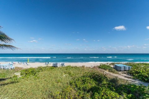 Condominio en venta en Highland Beach, Florida, 3 dormitorios, 192.31 m2 № 1141571 - foto 1