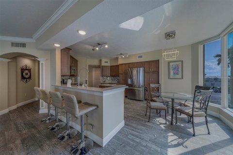 Condominio en alquiler en North Redington Beach, Florida, 3 dormitorios, 219.25 m2 № 1772097 - foto 8